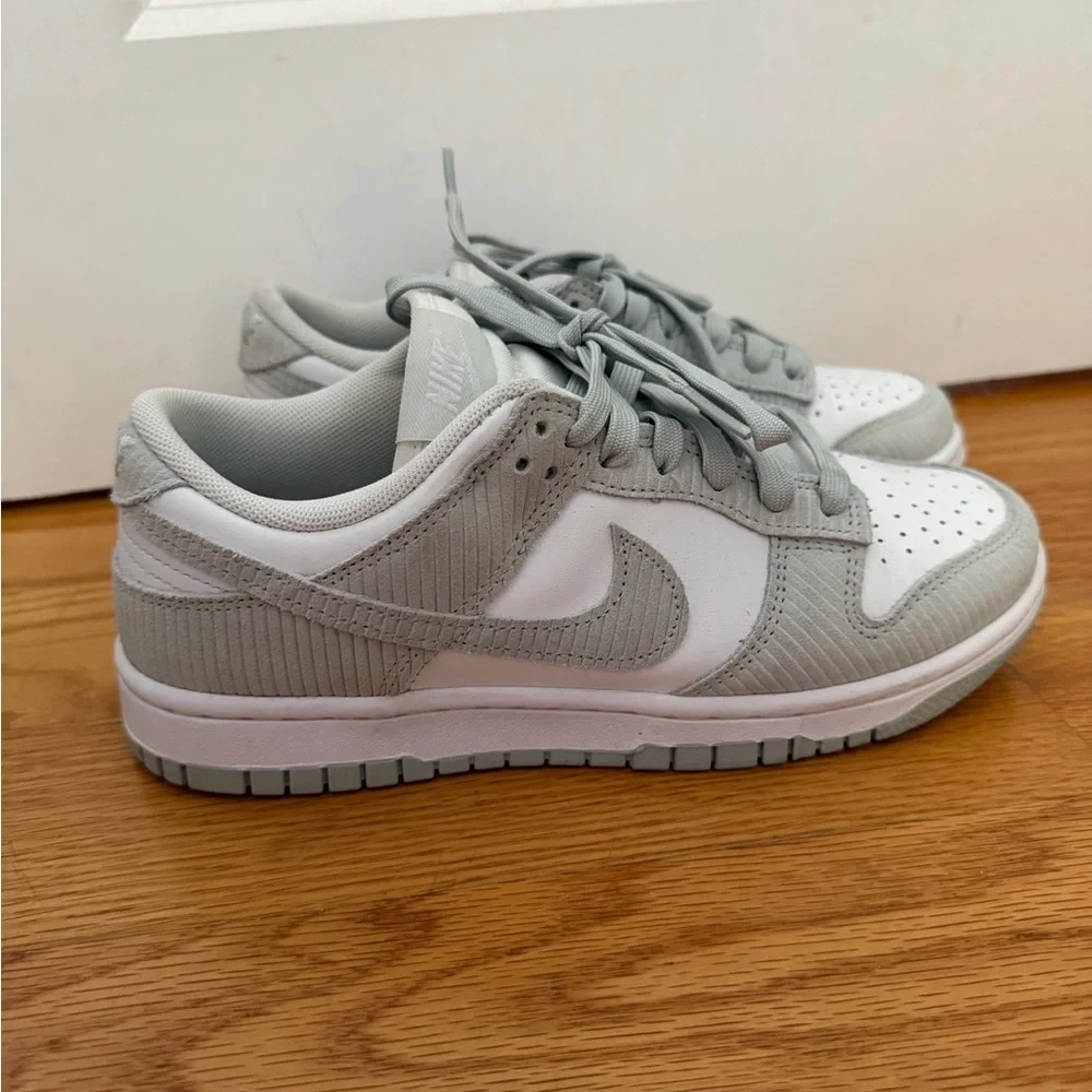 Nike Women's Dunk Low in Light Silver Corduroy - Picture 4 of 6